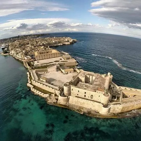 U Dammusu Nyaraló *